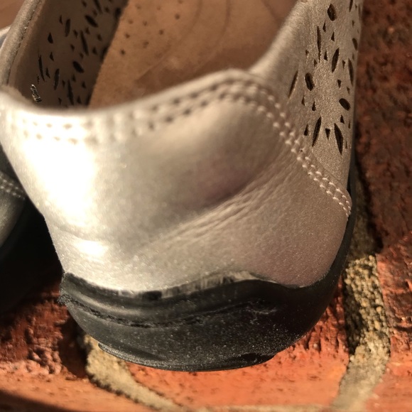 Array silver slip on shoes with cushioned footbed. Size 5 Please see pics - Picture 8 of 8